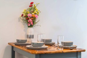Dining - Stylish City Centre Apartment - Heart of Jewellery (West Midlands)