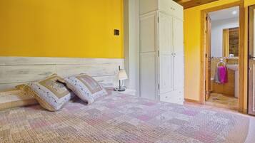 5 slaapkamers, een strijkplank/strijkijzer, wifi, beddengoed