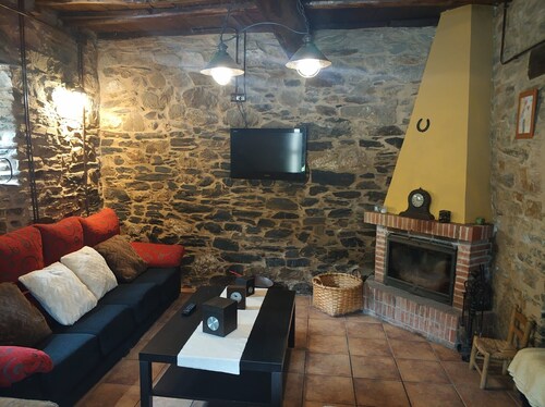 Country House 'Ribera Del Cantero' with Mountain View, Private Pool and Wi-Fi
