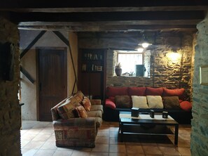 Unclassified image, 3 of 16, button - Country House 'Ribera Del Cantero' with Mountain View, Private Pool and Wi-Fi (Valdecañada)