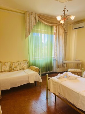 2 bedrooms, iron/ironing board, bed sheets - Entire apartment villa Melany near center with a beautiful terrace (Lucca)