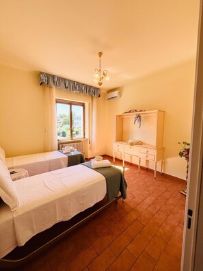 2 bedrooms, iron/ironing board, bed sheets - Entire apartment villa Melany near center with a beautiful terrace (Lucca)