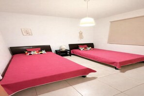 3 bedrooms, iron/ironing board, WiFi, bed sheets - Azure Pearl Villa - 30 meters from beach and minutes walk to bars & restaurants (Pernera)