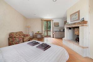 WiFi, bed sheets - Rural Studio at the Foot of Puycelsi (Puycelsi)