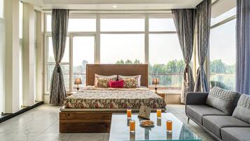 Iron/ironing board, free WiFi