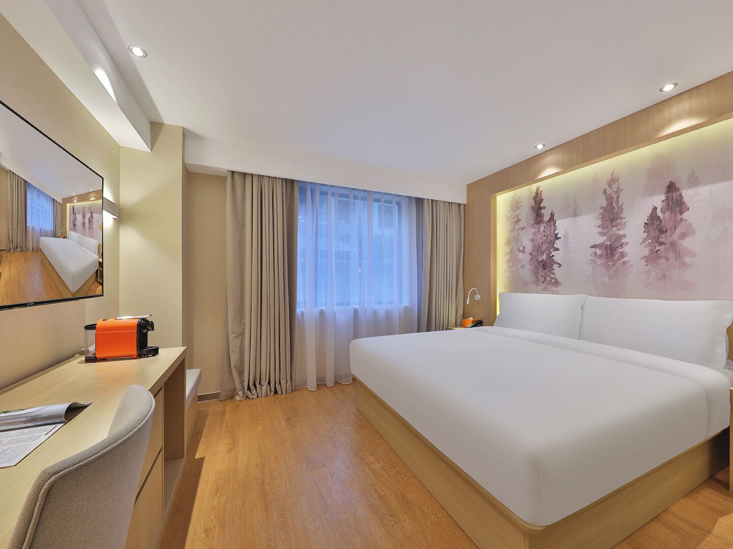 Deluxe Family Suite | Desk, laptop workspace, blackout drapes, soundproofing