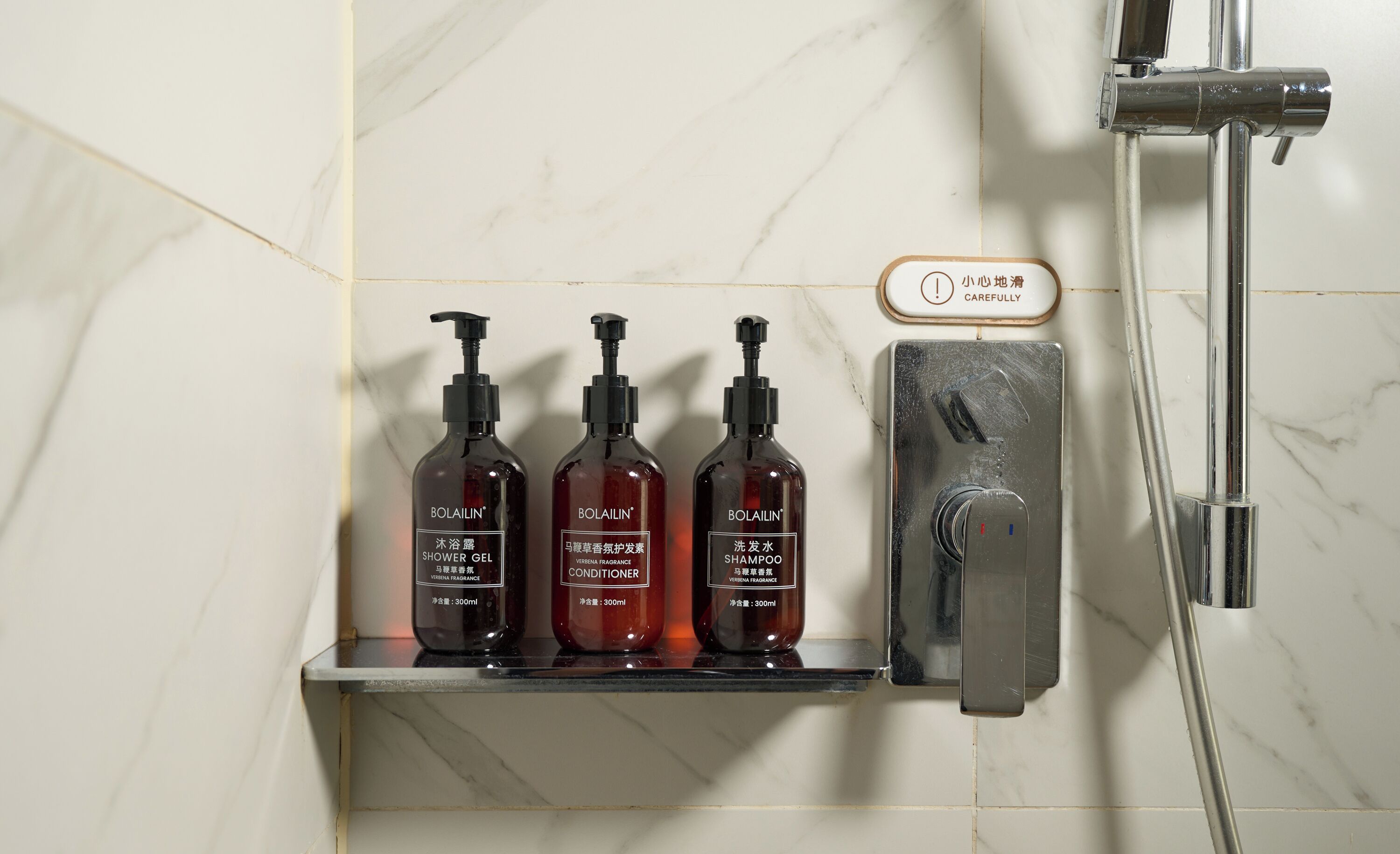 Schreibtisch, laptopgeeigneter Arbeitsplatz, Verdunkelungsvorhänge