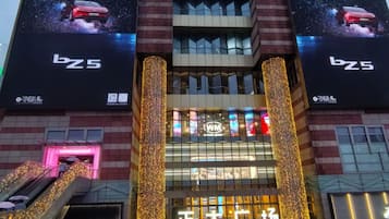 Shopping mall
