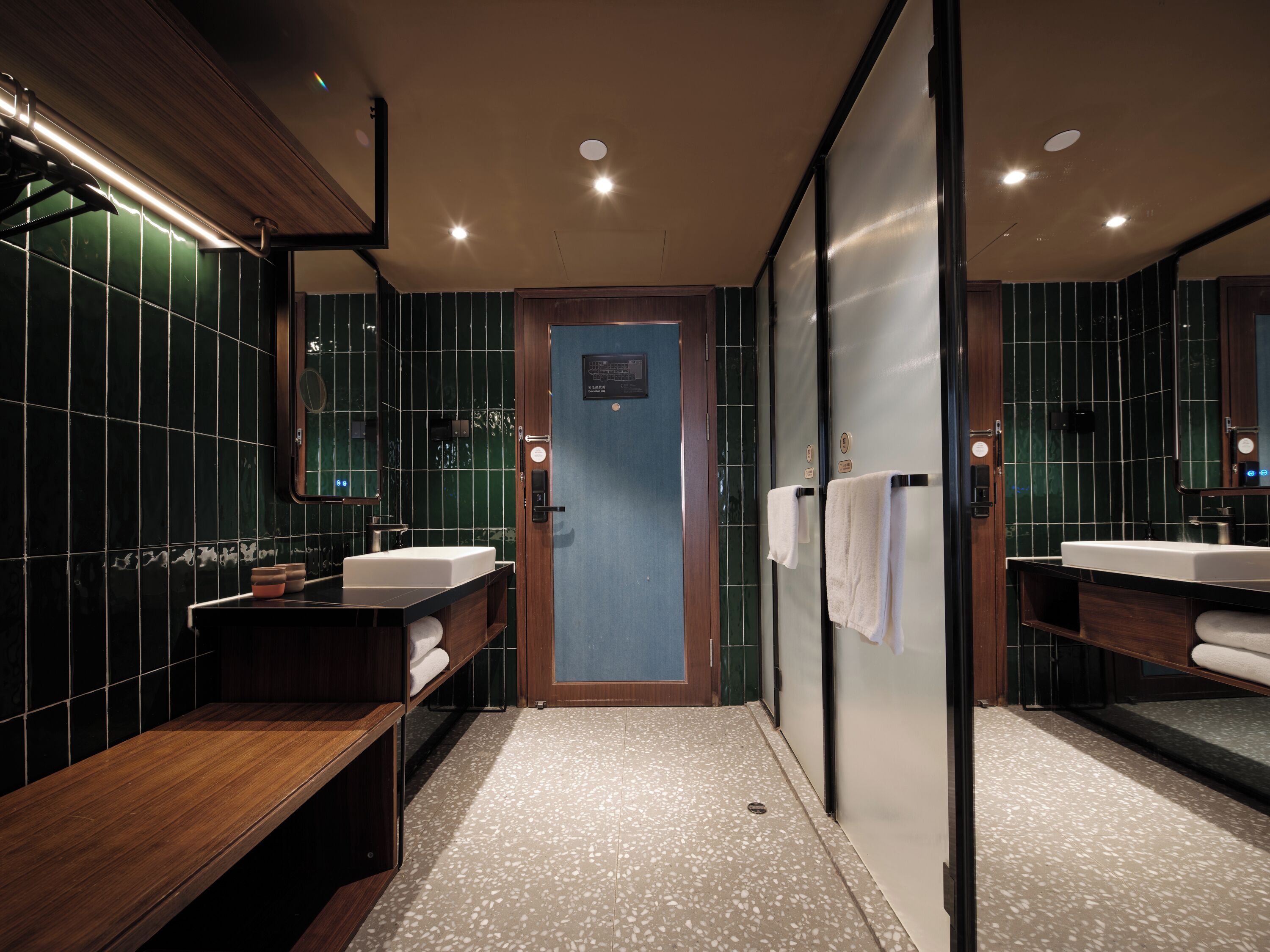 豪華大床房 | 書桌、手提電腦工作空間、遮光窗簾/窗簾、隔音