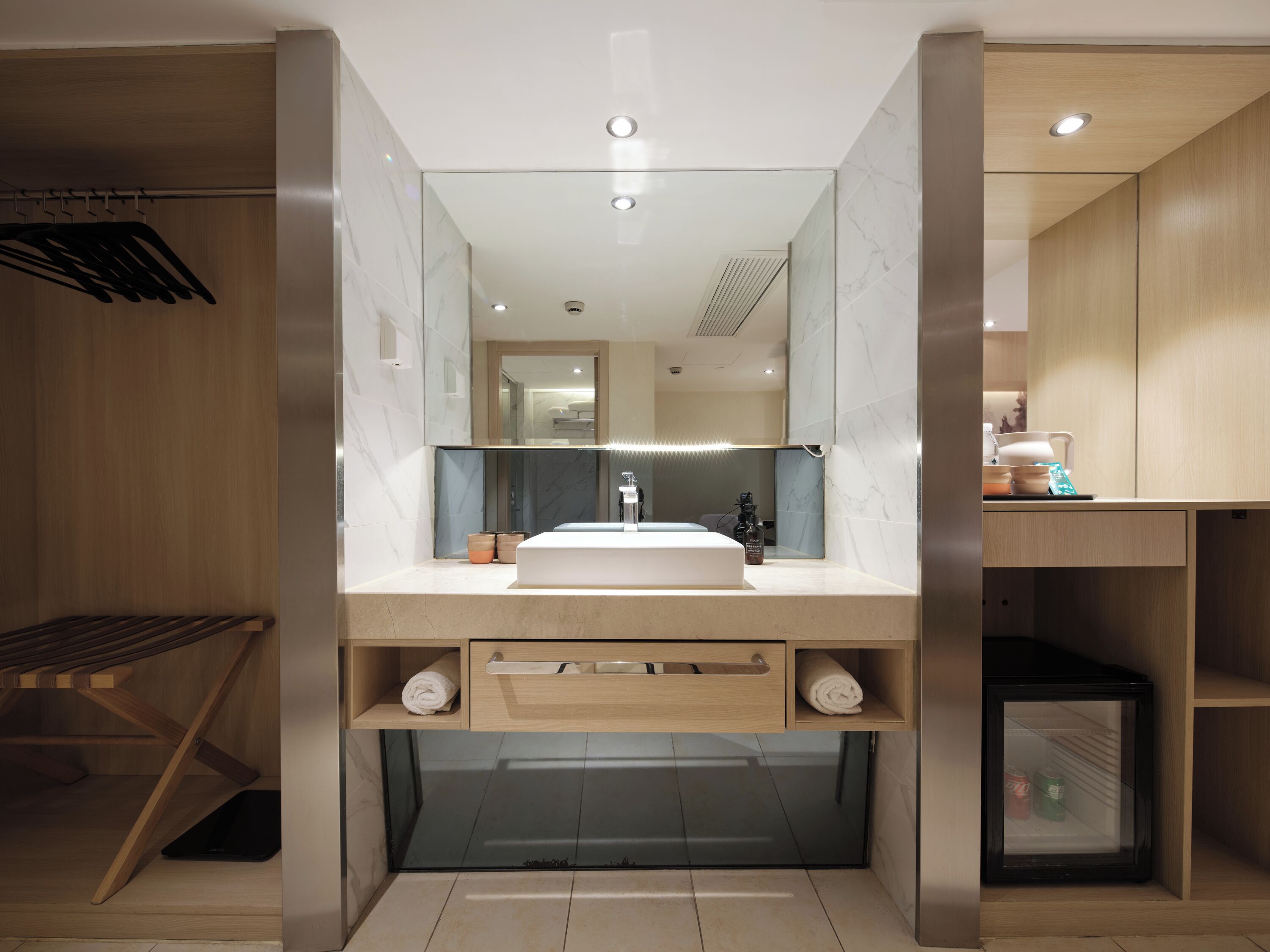 Triple Room | Desk, laptop workspace, blackout drapes, soundproofing