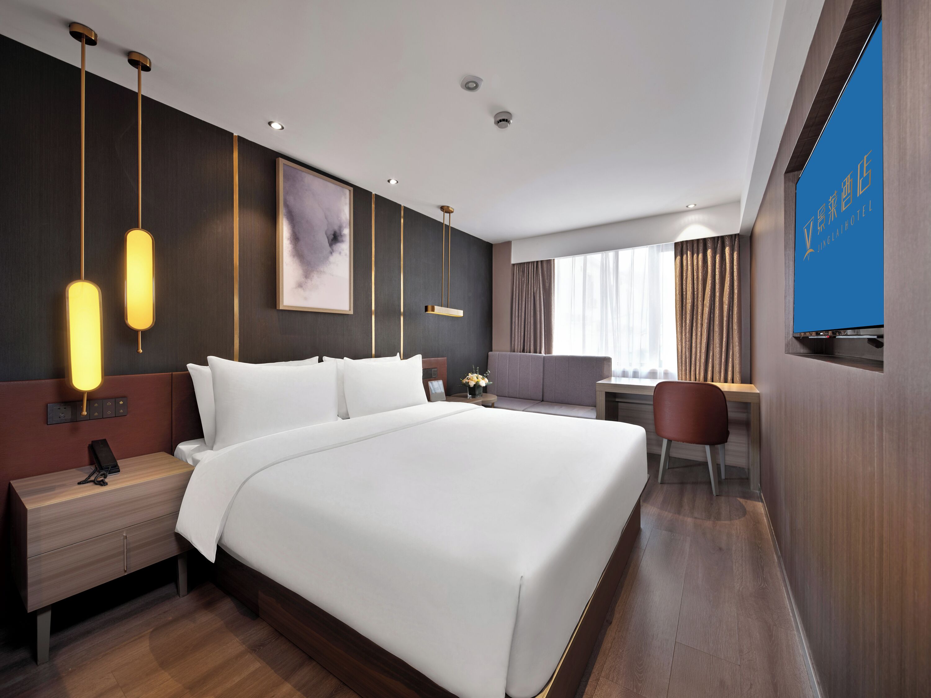 Studio Queen Room - Community View | Desk, laptop workspace, blackout drapes, soundproofing