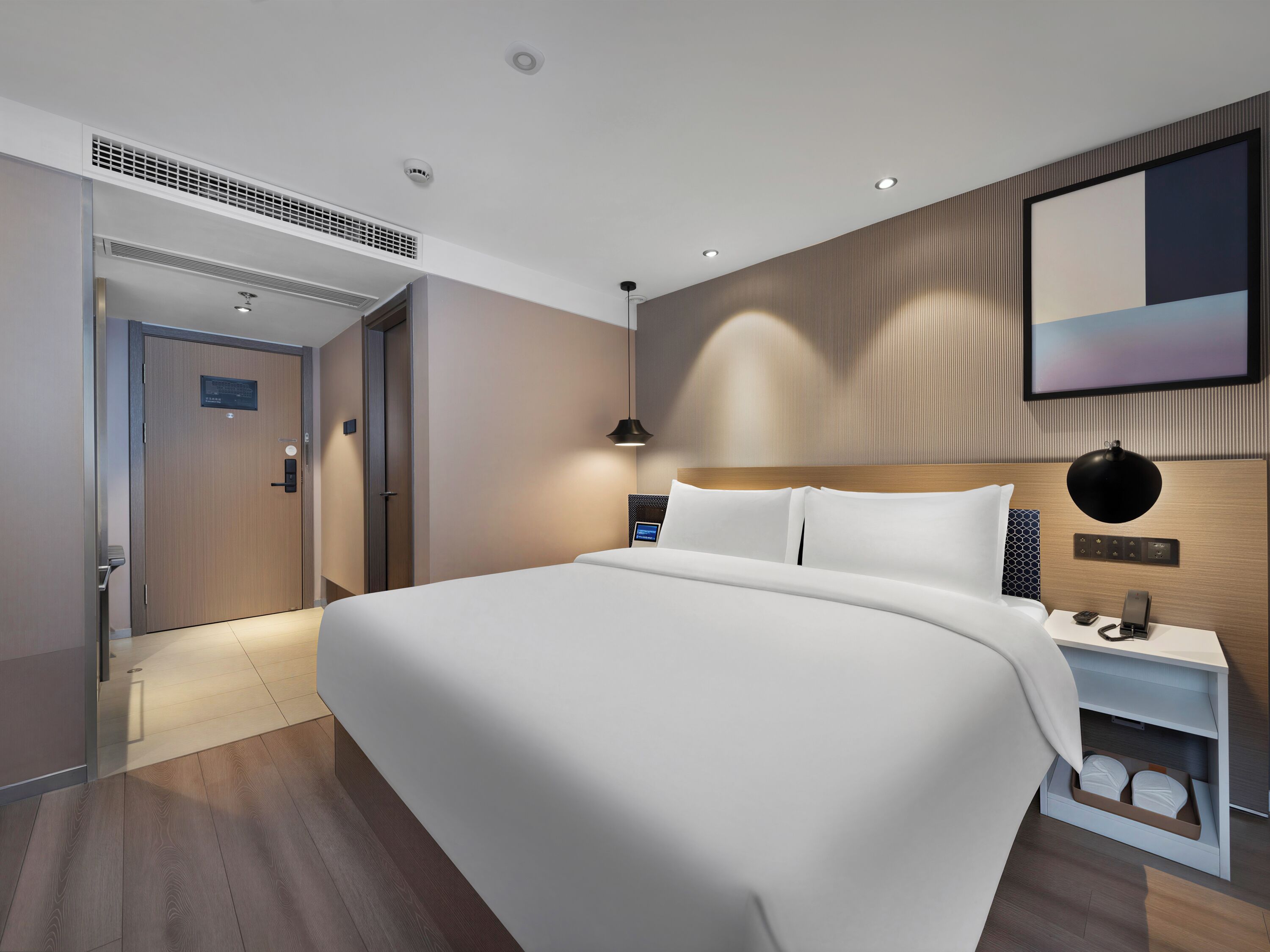 Fashion Queen Room - No Window | View from room