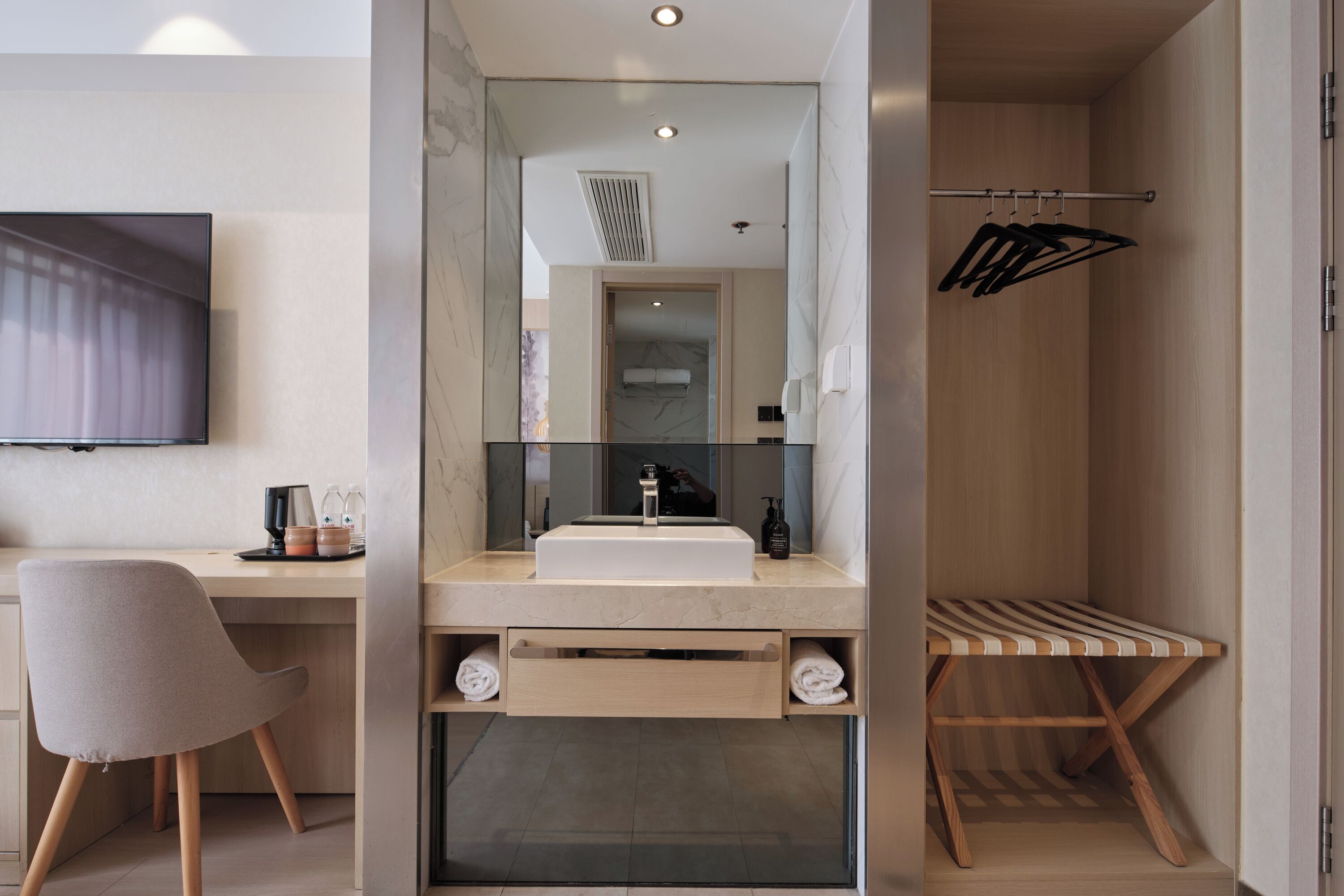 Comfort-huone | Oleskelualue | Tietokoneen näyttö, tulostin