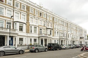 Exterior - Kensington 2 Bed Flat + Zen Garden (London)