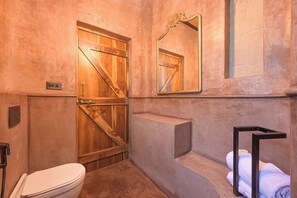 Unclassified image, 2 of 20, button