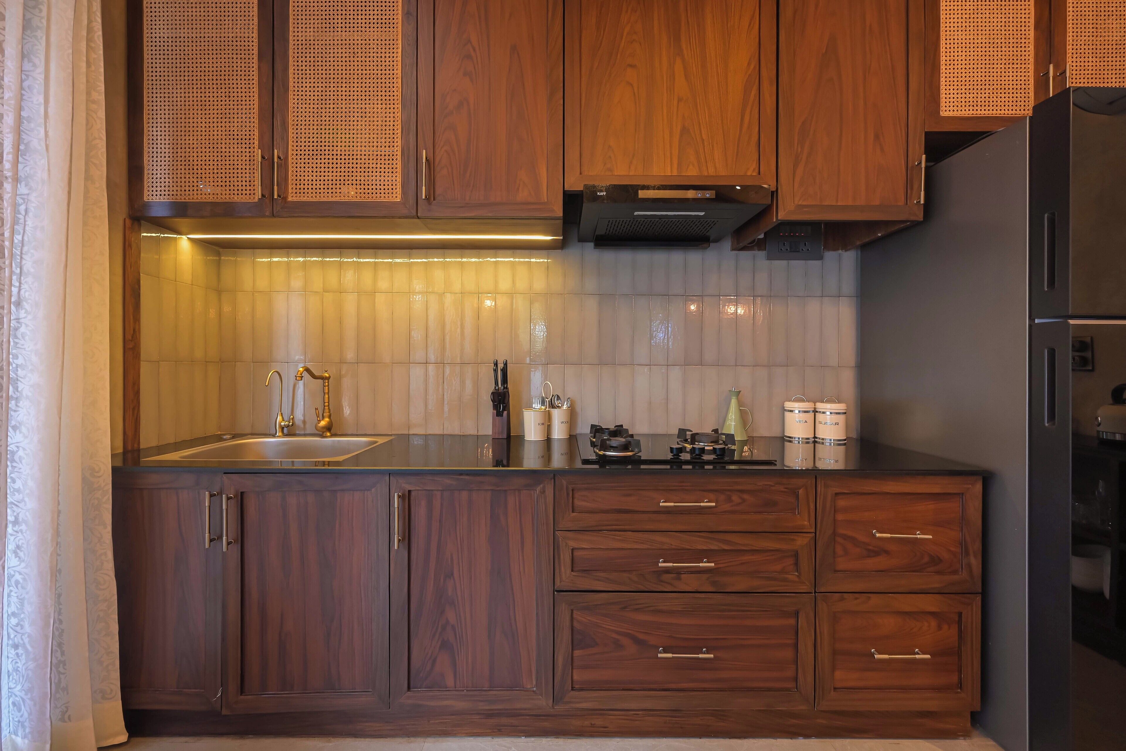 コンロ、調理器具と食器