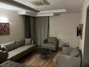 Unclassified image, 2 of 8, button