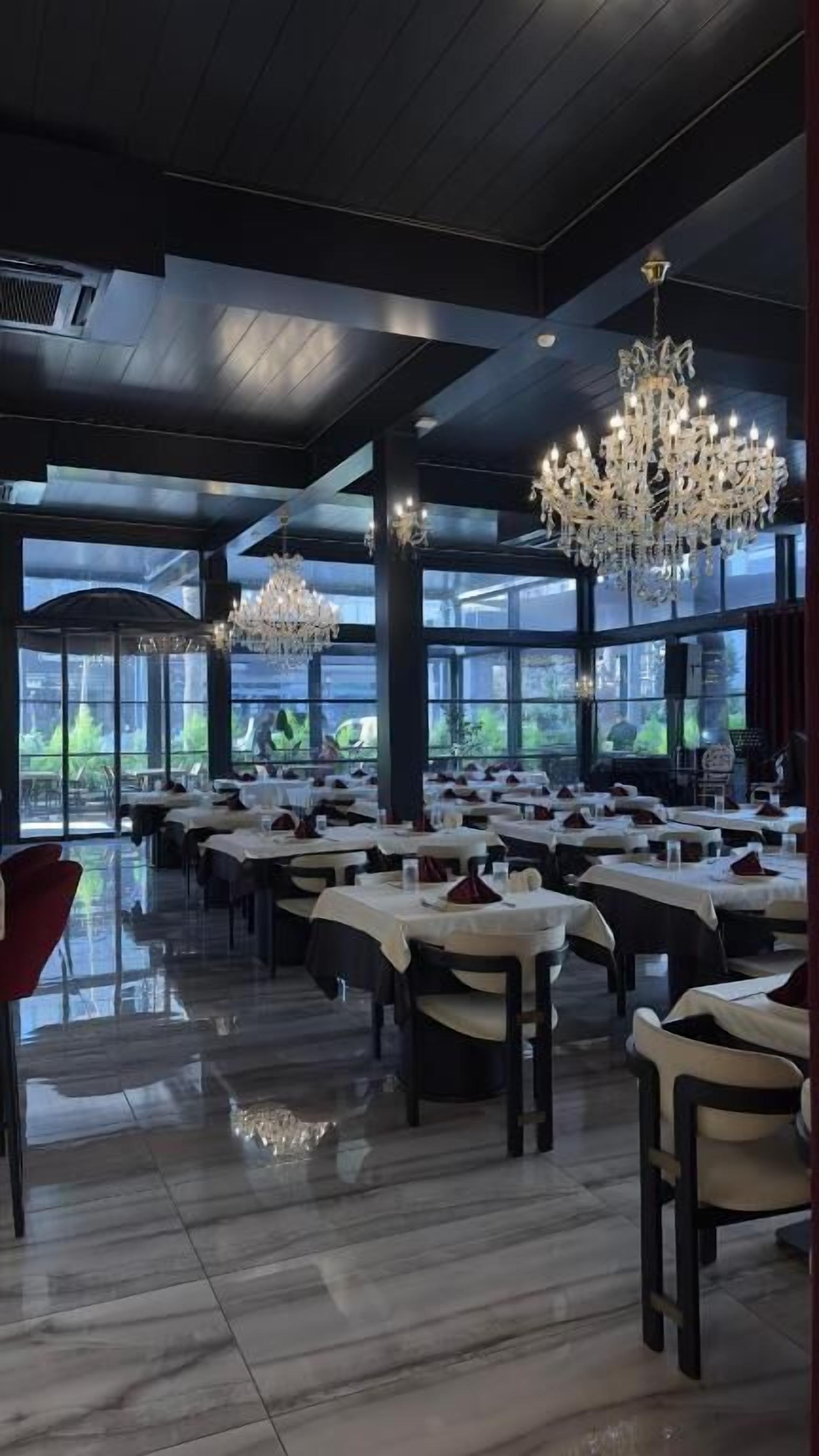 Free buffet breakfast on weekdays