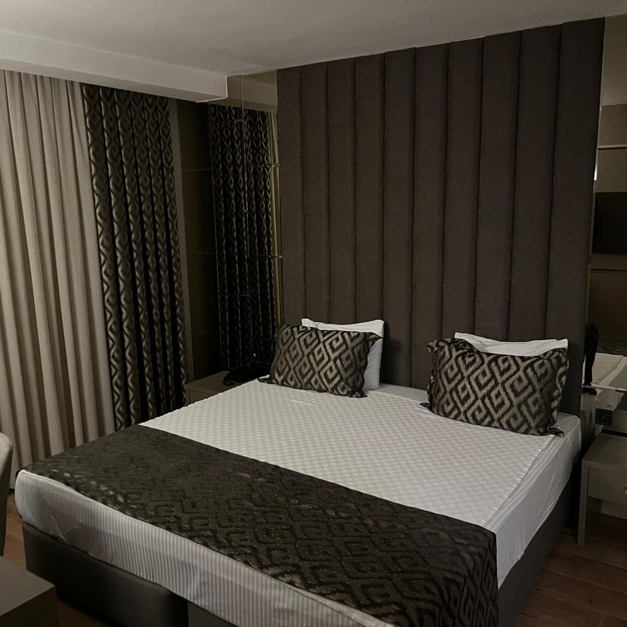 書桌、筆電工作空間、免費無線上網