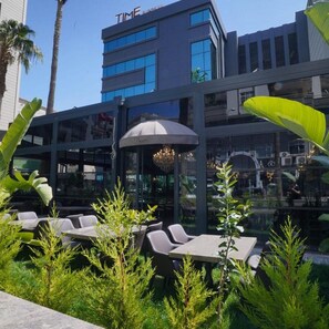 Vista frontal de la propiedad