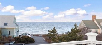 Beautiful 4 bedroom ocean view beach escape! AC, roofdeck, newly renovated.