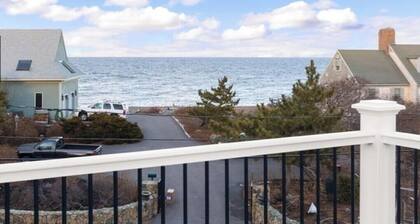 Beautiful 4 bedroom ocean view beach escape! AC, roofdeck, newly renovated.