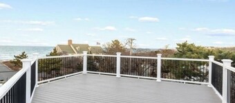 Beautiful 4 bedroom ocean view beach escape! AC, roofdeck, newly renovated.