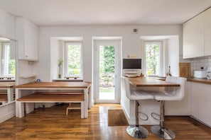 雪櫃、微波爐、焗爐、爐具