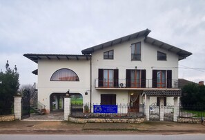 Exterior - Paradise B&B. Your Exclusive Refuge in Castiglione del Lago! (Panicarola)