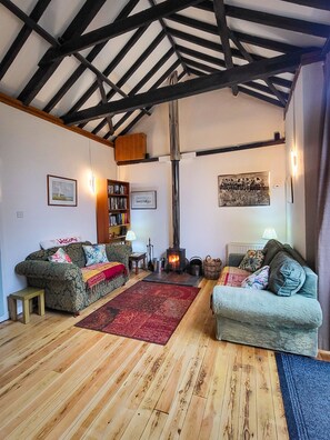 Living area - Ollands Farm Barn (2) - sleeps 2 guests  in 1 bedroom (Happisburgh)