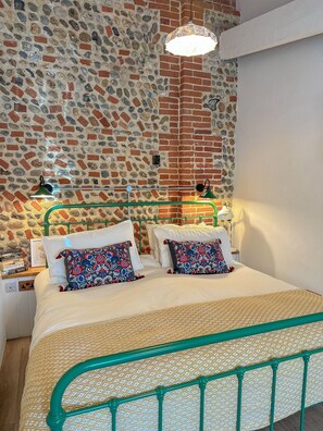2 bedrooms, iron/ironing board, free WiFi, bed sheets - Nicholson Cottage  - sleeps 4 guests  in 2 bedrooms (Happisburgh)