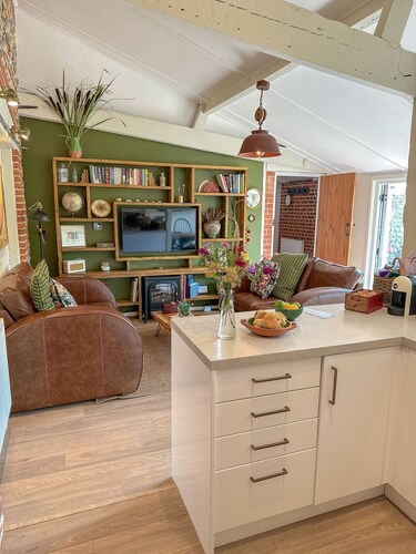 Nicholson Cottage  - sleeps 4 guests  in 2 bedrooms