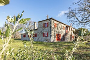Exterior - Villa with panoramic pool (Sassetta)