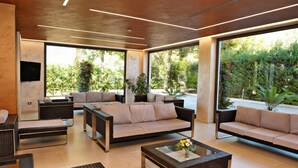 A modern outdoor seating area with wicker furniture, a sofa, and a coffee table. - FRUIT VILLAGE DIAMANTE Dominicus (Grisolia)