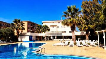 Seasonal outdoor pool