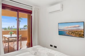 2 bedrooms, iron/ironing board, travel cot, WiFi - Stunning retreat in La Cala - Ref 06 (Las Lagunas de Mijas)