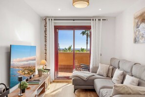 TV, offices - Stunning retreat in La Cala - Ref 06 (Las Lagunas de Mijas)