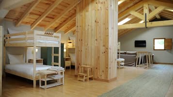 Tabla de planchar con plancha, wifi, ropa de cama