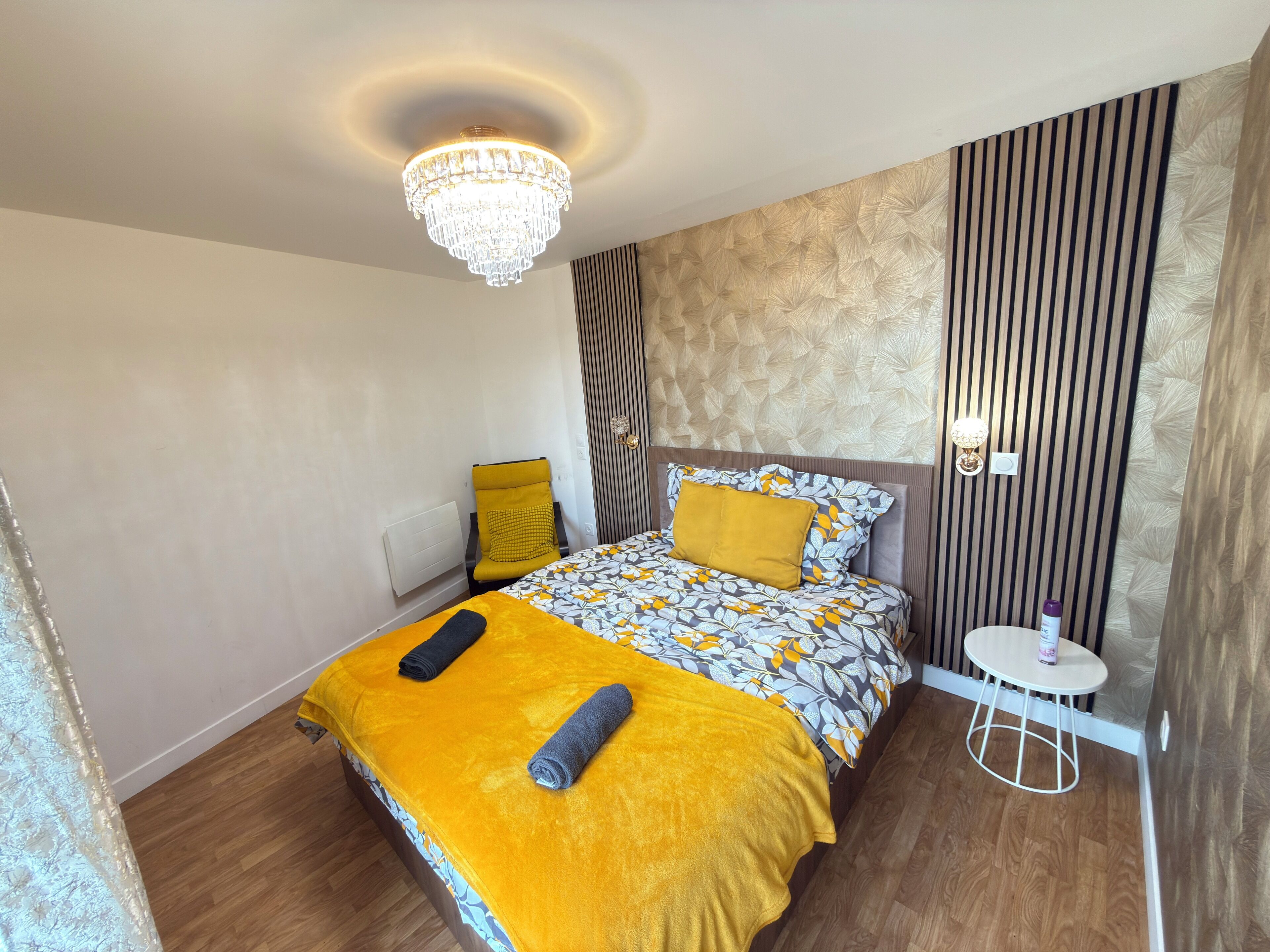 2 chambres, fer et planche à repasser, Wi-Fi, draps fournis