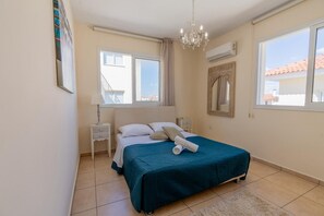 2 bedrooms, iron/ironing board, WiFi, bed sheets - 2 bed apartment - Mythical Sands walking distance to restaurants, bars & beaches (Paralimni)