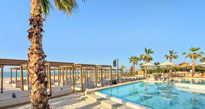 FIRST CLASS | Studio | Premium Coastal Living