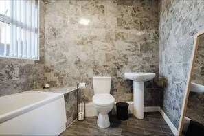 Casa, 6 habitaciones, vista al jardín | Baño