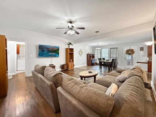 Perfect 3-bedroom house with 2-car garage,AC and heat in welcoming Ponchatoula