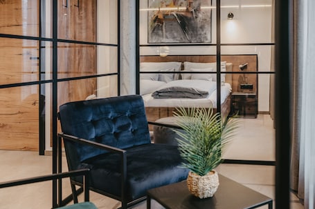 Deluxe Suite, 2 Bedrooms, Patio, City View. Parzivita Boutique Suites