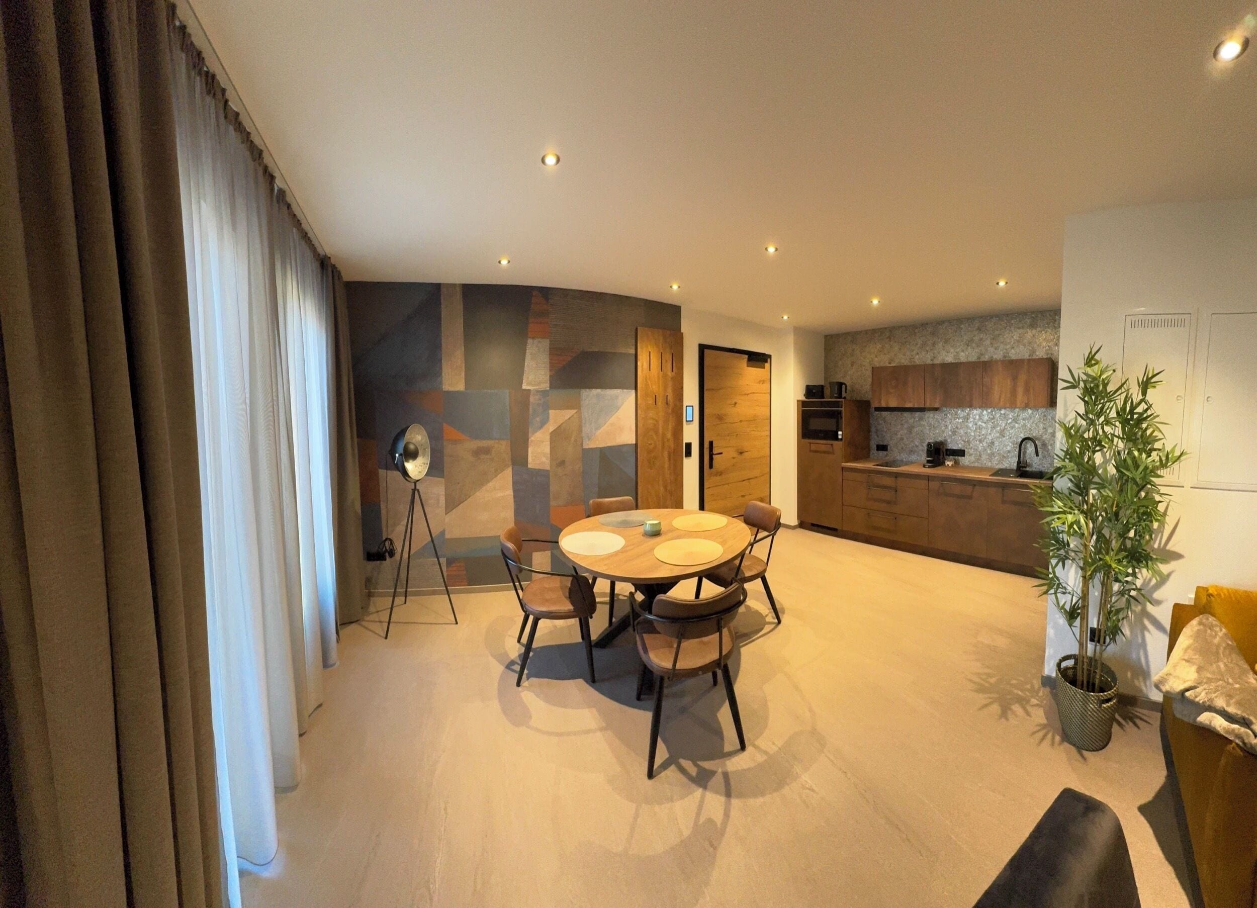 Deluxe Suite, 1 Bedroom, Balcony, Courtyard View | In-room safe, free WiFi