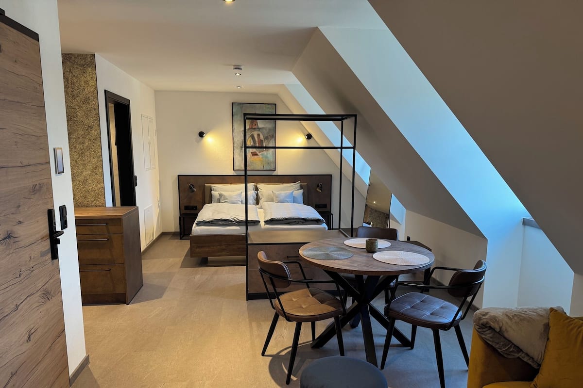 In-room safe, free WiFi