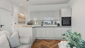 Micro-ondes, four, plaque de cuisson, lave-vaisselle