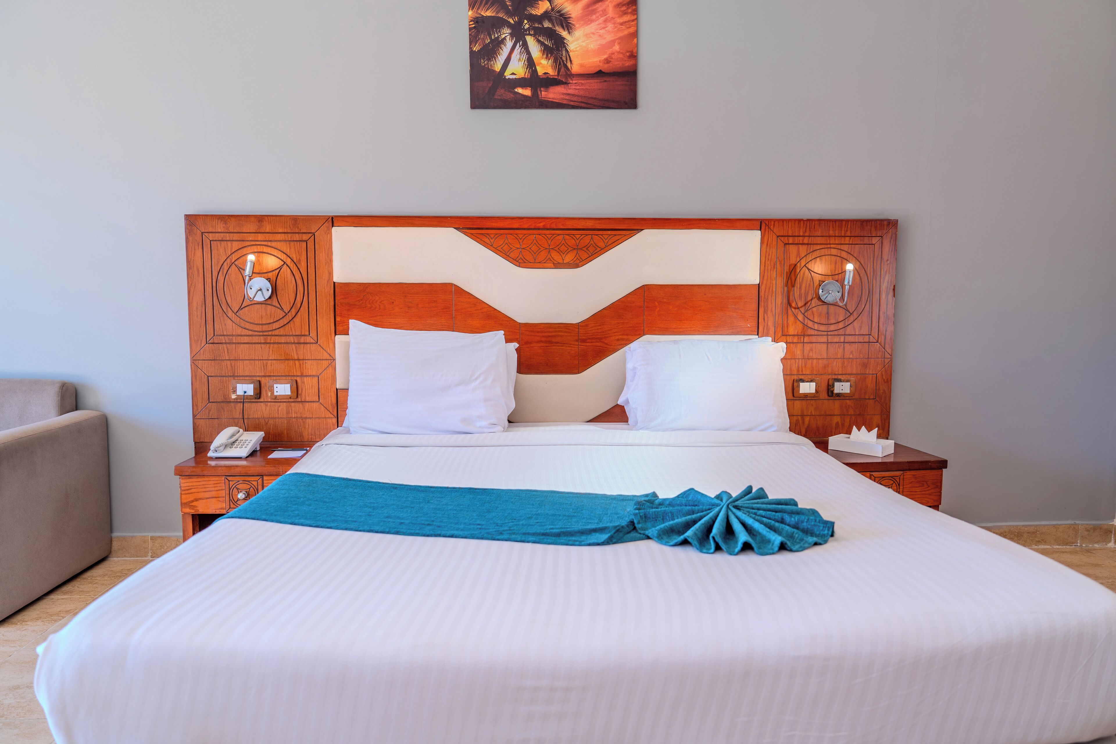 In-room safe, desk, free WiFi