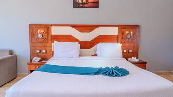 In-room safe, desk, free WiFi