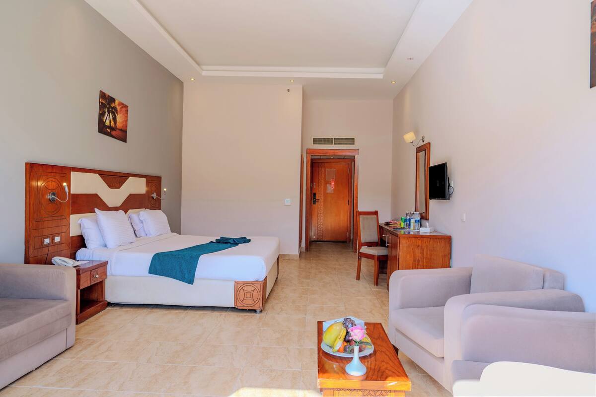 Standard Double or Twin Room | In-room safe, desk, free WiFi